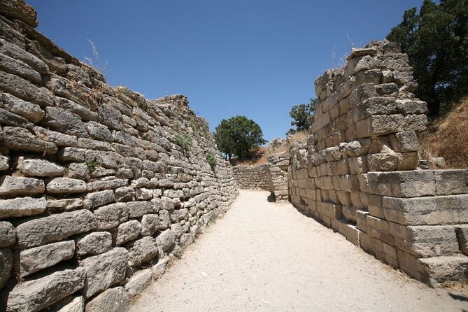 2-Days Gallipoli Troy Pergamon Acropolis Tour From Istanbul to Kusadasi - Overnight hotel setup: the value of not driving back the same night