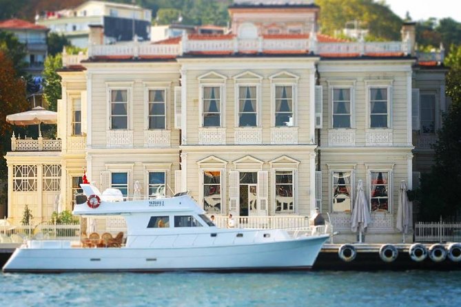 2-Hour Private Luxury Yacht Cruise on Bosphorus with Transfers - Onboard comfort: commentary, coffee/tea, and the drinks you should plan for