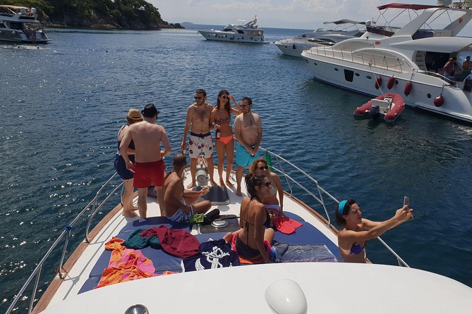 2 - Hours Bosphorus Yacht Cruise - Hagia Sophia and Topkapı Palace: Major icons in a tight schedule