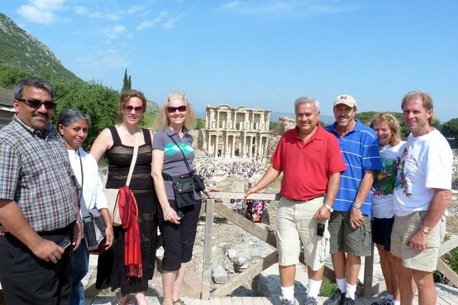 7-Days Historical Tour of Turkey's West Side with 4 Cities - Istanbul Day 1: Mosques, Royal Museums, and a Bazaar That Never Sleeps