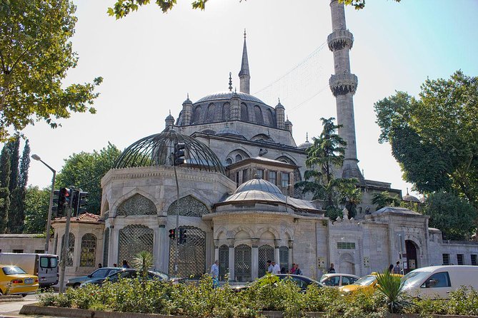 Asian Side of Istanbul: Uskudar and Kadikoy Full Day Walking Tour - European Istanbul to the Asian side: the 9:00 start and how the day moves