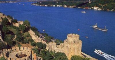 Bosphorus Boat Cruise & Two Continents Tour with Lunch - Spice Bazaar Stops and Byzantine City Walls: Small Moments, Real Atmosphere