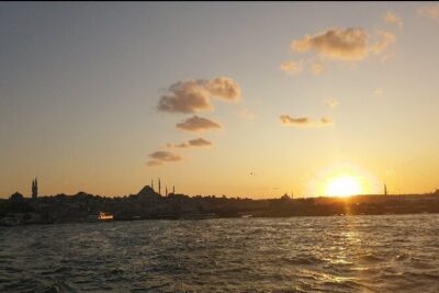 Bosphorus Explorer: 3-Hour Cruise with Asian Side Visit - Boat comfort, group size, and the “get a good seat” trick