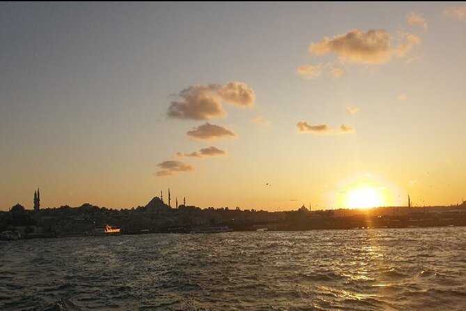 Bosphorus Explorer: 3-Hour Cruise with Asian Side Visit - Boat comfort, group size, and the “get a good seat” trick