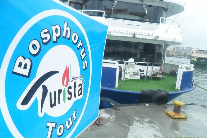 Bosphorus Sightseeing Boat Tour - Food and drinks: optional, so decide before you crave