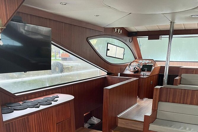 Budget Evening Cruise: Dinner, Live Shows & Party - Key highlights worth showing up for