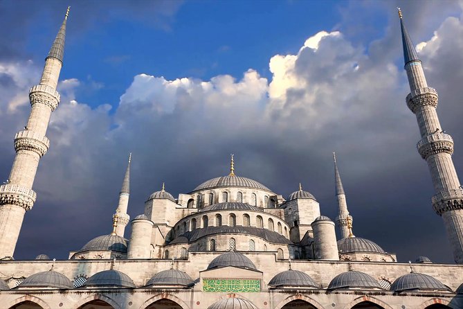 Classic Istanbul Tour Blue Mosque, Hippodrome, Hagia Sophia and Topkapi Palace - Grand Bazaar: 45 minutes in a shopping maze