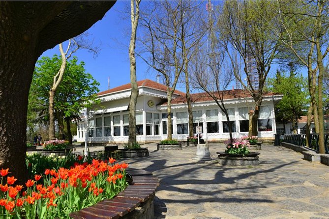 Dolmabace Palace, Bosphorus Boat Tour , Eyüp Sultan Mosque Tour - Eyüp Sultan Mosque: faith, tradition, and a calmer Istanbul corner