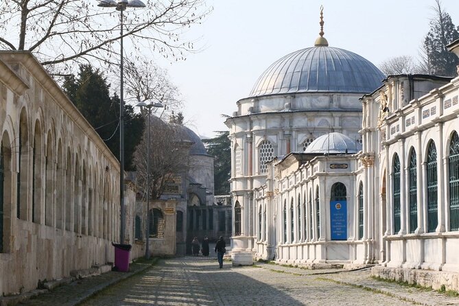 Dolmabahce Palace & Uskudar(Asian Side) Afternoon Tour - Ferry time across the Bosphorus: the classic shortcut to the Europe–Asia feeling