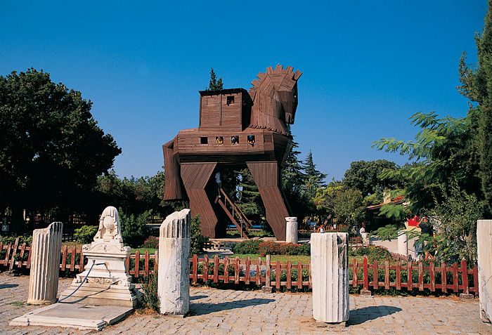 From Istanbul: Troy and Gallipoli 2-Day Trip - Çanakkale overnight: museums, hotel dinner, and a calmer evening