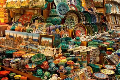 Full-Day City Tour with Private Tour Guide and Red Carpet Treatment with Luxury Minibus - Picking the right day: Monday, Tuesday, and Sunday swaps