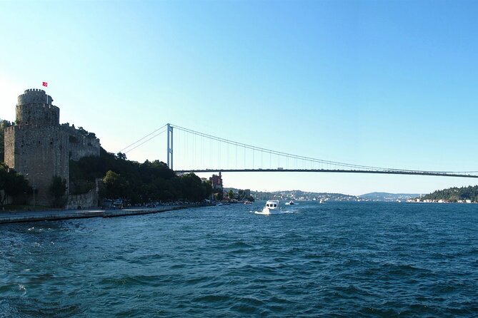 Golden Horn and Bosphorus Boat Tour in Istanbul - Golden Horn to Bosphorus: why this 2-hour boat format works