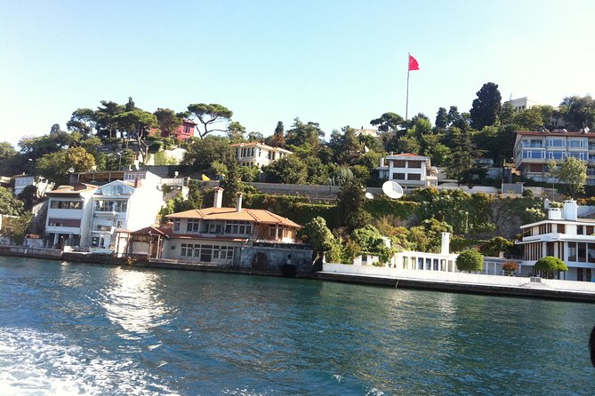 Golden Horn and Bosphorus Boat Tour in Istanbul - What you’ll see from the water: Dolmabahçe, Beylerbeyi, Ortaköy Mosque, Rumeli Fortress