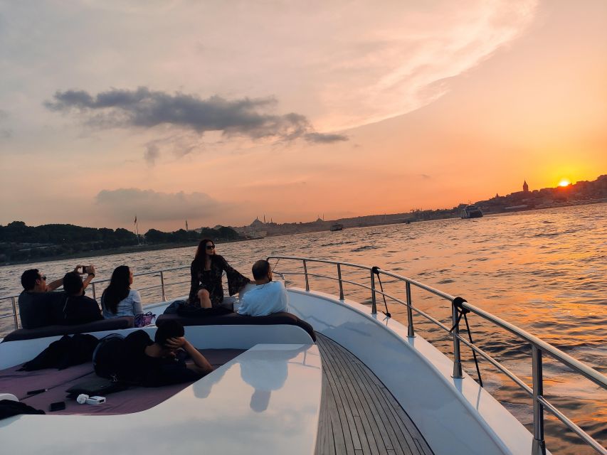 Guided Dolmabahce Palace Tour with Bosphorus Sunset Cruise - Dolmabahçe Palace: Selamlik, Harem, and the Muayede Salonu chandelier