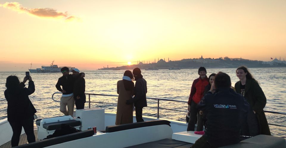 Guided Dolmabahce Palace Tour with Bosphorus Sunset Cruise - The quick religious stop and why it matters: Dolmabahçe Mosque