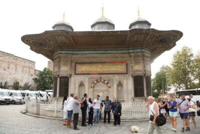 Hagia Sophia & Blue Mosque Half-day Guided, Small Group Tour - Blue Mosque first stop: Iznik tiles, Sultan Ahmet I, and the six minarets
