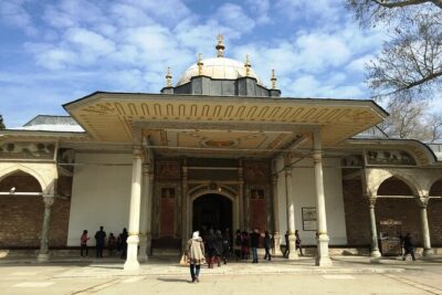 Highlights of Istanbul with Private Tour Guide Zerrin - Stop 1: Hagia Sophia Grand Mosque—why this building never stops changing
