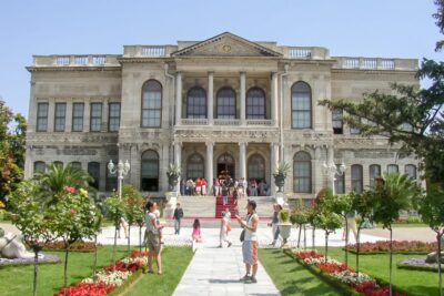 Istanbul: 1 or 2-Day Private Guided Tour with Hotel Transfer - Day One: Hagia Sophia, Blue Mosque, Hippodrome, Topkapi, and the Grand Bazaar pace