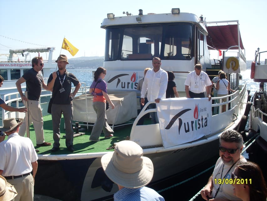 Istanbul: A short trip along the Bosphorus in the evening - What the English guide and audio do for you on the water