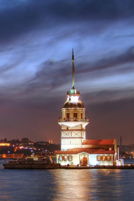 Istanbul: A short trip along the Bosphorus in the evening - Anadolu Fortress and Rumeli Fortress: the defensive section that hits hardest