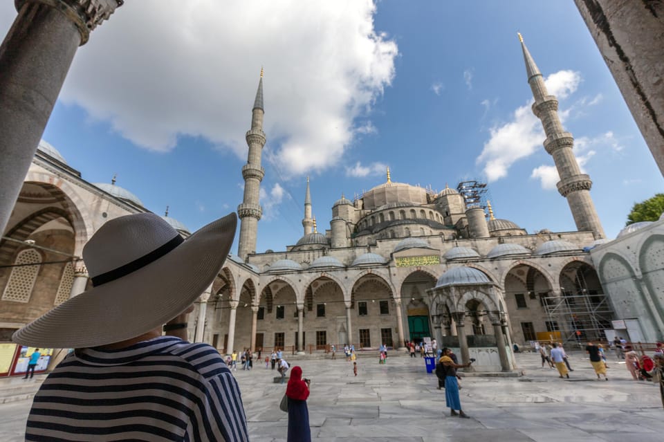 Istanbul: Bespoke Tour with Guide and Skip-the-Line Entries - Sultan Ahmed Mosque (Blue Mosque): guided understanding in an active space