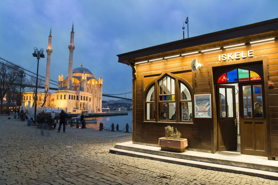 Istanbul: Bespoke Tour with Guide and Skip-the-Line Entries - Sultanahmet Square: photos with context, not chaos