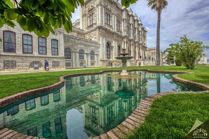Istanbul Bites and Sights : Mosques, Markets & Ferry to Asia - Süleymaniye Mosque and the Grand Bazaar corridor: architecture with food in mind
