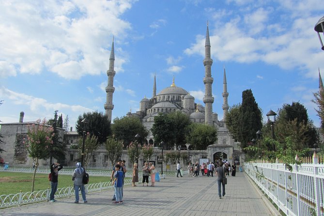 Istanbul: Blue Mosque & Hagia Sophia Small-Group Tour with ticket - Practical rules you must follow (and they can affect your day)