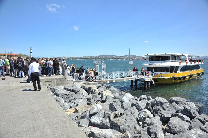 Istanbul: Bosphorus and Golden Horn Cruise with Audio Guide - Bosphorus highlights you’ll spot: Galata Tower, Dolmabahçe, Ortaköy