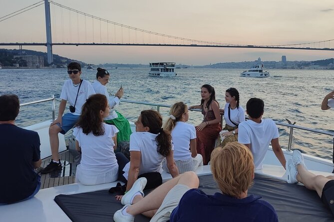 Istanbul Bosphorus Boat Cruise Tour ( MORNİNG or SUNSET ) - Crossing to the Asian Side: Fatih Sultan Mehmet Bridge and Fort Views