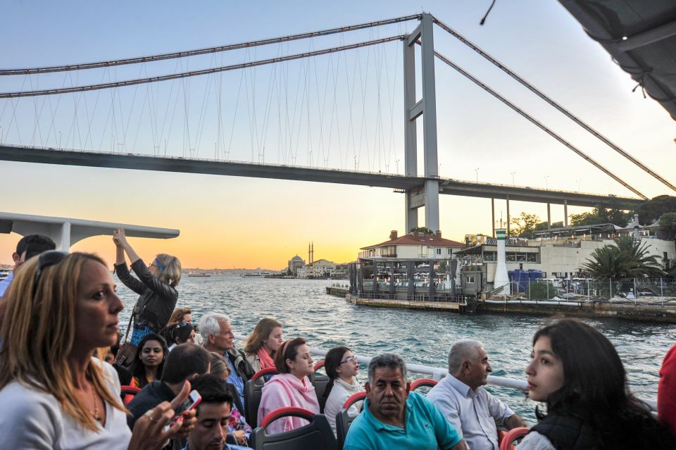 Istanbul: Bosphorus Cruise w/Audio Guide and Sunset Option - Practical itinerary breakdown by landmark stretch