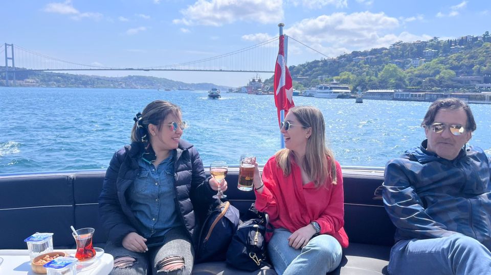 Istanbul: Bosphorus Cruise with Stopover on the Asian Side - Beylerbeyi Palace, Üsküdar, and Maiden’s Tower: finishing with iconic water views
