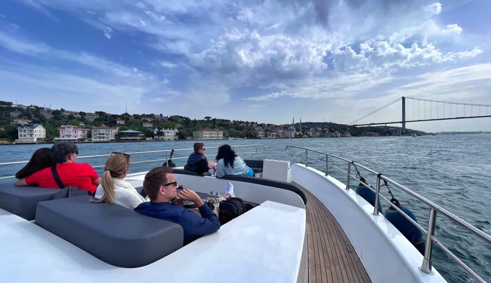 Istanbul: Bosphorus Cruise with Stopover on the Asian Side - Onboard experience: snacks, tea, coffee, and that relaxed yacht feeling