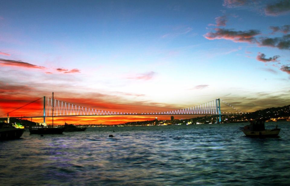 Istanbul Bosphorus Dinner Cruise &Entertainment hotel pickup - Group Size, Seating, and Common Frustrations to Plan For