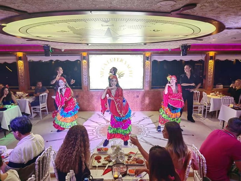 Istanbul: Bosphorus Dinner Cruise & Show with Private Table - Photo Moments and Onboard Comfort