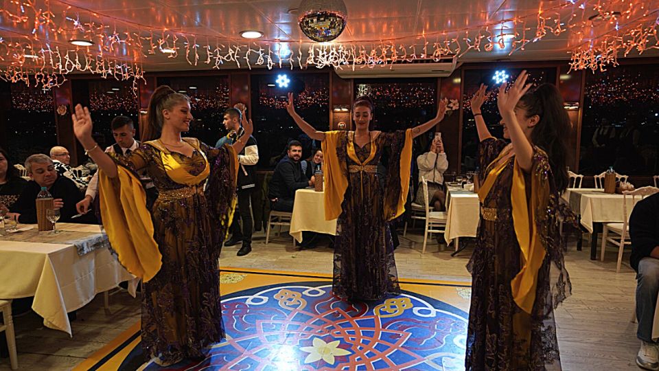 Istanbul: Bosphorus Dinner Cruise with Drinks & Turkish Show - Should you book the Elite Dinner Cruise?