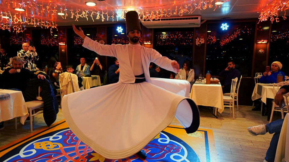 Istanbul: Bosphorus Dinner Cruise with Drinks & Turkish Show - Bosphorus sights from the water: palaces, castles, and towers at night
