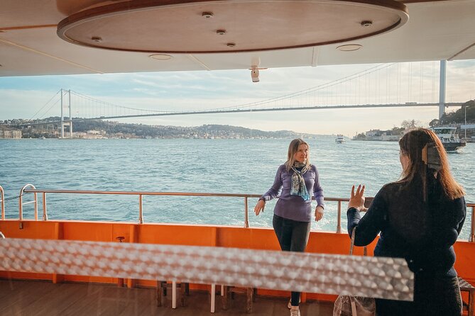 Istanbul: Bosphorus Dinner Cruise with Turkish Night Show - The boat experience: views, drinks, and the indoor-outdoor tradeoff