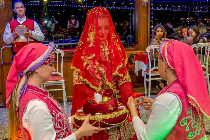 Istanbul: Bosphorus Dinner Cruise with Turkish Show - Smart Casual at Night: What to Wear and Who This Fits