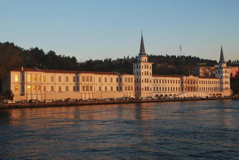 Istanbul: Bosphorus Lunch Cruise with Guide - Key points to know before you go