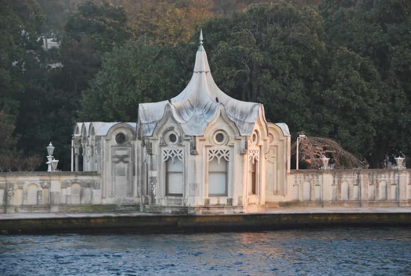 Istanbul: Bosphorus Lunch Cruise with Guide - Dolmabahçe Palace: the grand façade you can actually see properly