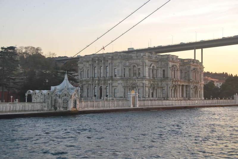 Istanbul: Bosphorus Lunch Cruise with Guide - Beylerbeyi Palace: a slower, elegant pass-by