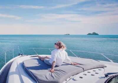 Istanbul: Bosphorus Morning or Sunset Yacht Tour with Snacks - From Kabataş Vapur İskelesi to the Yacht: Getting On Board