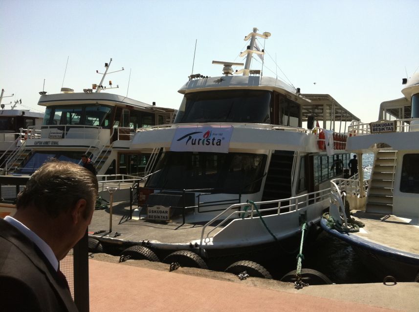 Istanbul: Bosphorus Sightseeing Boat Tour with Guide - Boat timing: how the 2 hours usually play out