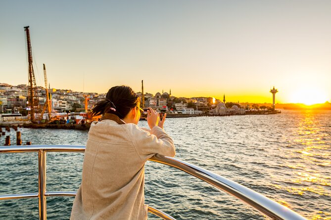 Istanbul Bosphorus Sightseeing Cruise with Audio Guide - Emirgan Park and Anadolu Hisarı: Green Breaks and Fortified Edges