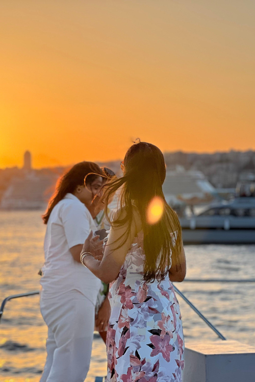 Istanbul: Bosphorus Sunset Cruise on a Luxury Yacht - Ortaköy Mosque and Bosphorus Bridge: Istanbul’s classic view