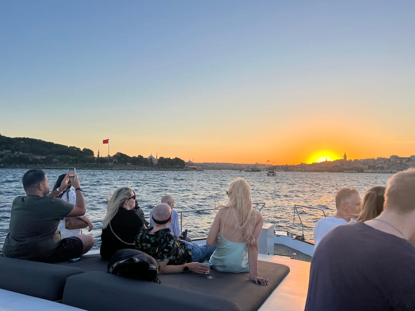 Istanbul: Bosphorus Sunset Cruise on a Luxury Yacht - Beylerbeyi Palace to Maiden’s Tower: the sunset crescendo