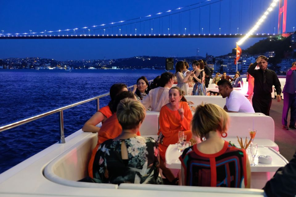 Istanbul: Bosphorus Sunset Cruise with Dinner - Key things you’ll notice right away