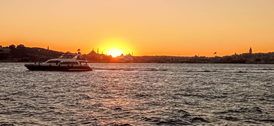 Istanbul: Bosphorus Sunset Cruise with Dinner - Ortaköy and Dolmabahçe: where the skyline turns romantic