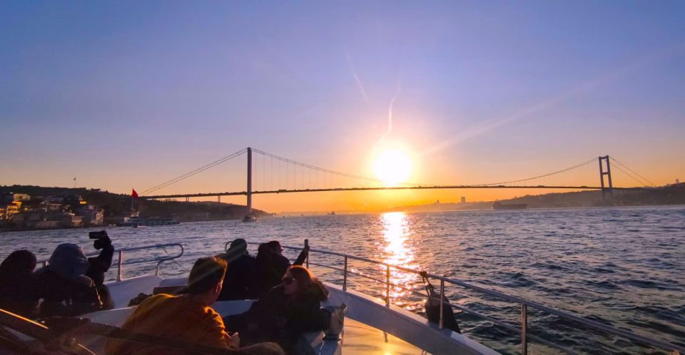Istanbul: Bosphorus Sunset Cruise with Dinner - Getting onboard at Kabataş: easy to find, no hotel pickup